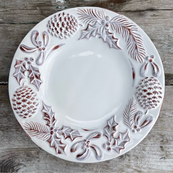 White salad plate pine cones & holly leaves - Picture 1 of 8